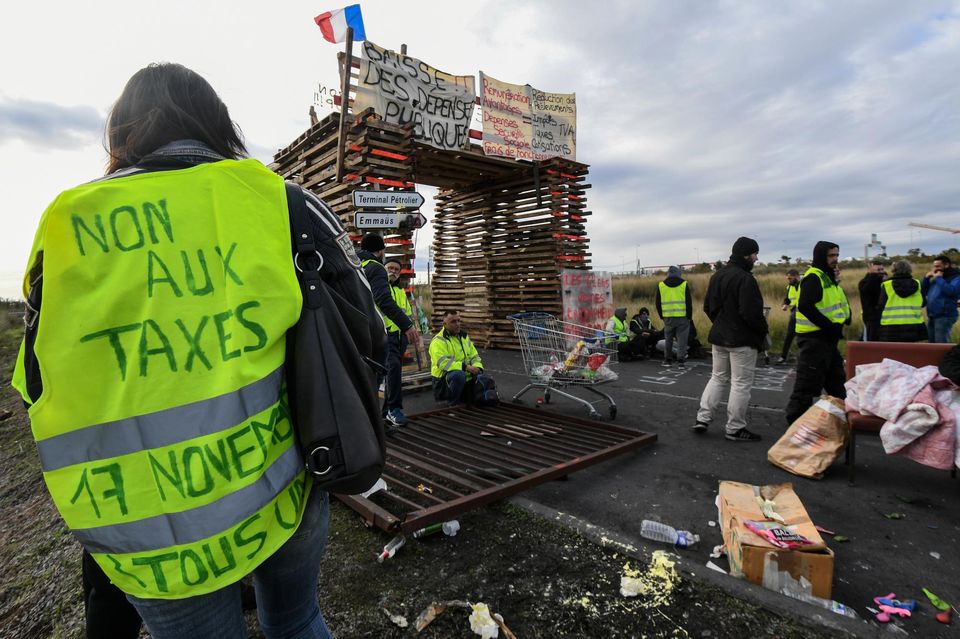 Photo de l'arche de palettes à la rafinerie de la Peyrade, près de Sète. 